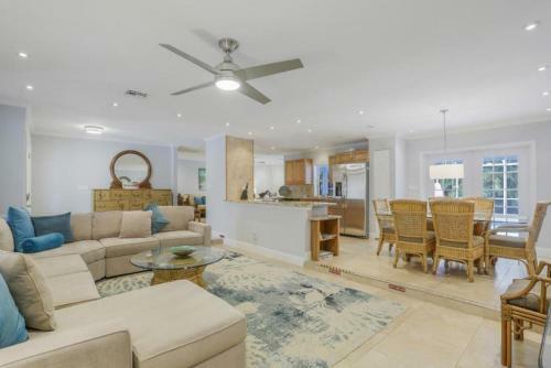 Sand Hill St. 318 Marco Island Vacation Rental