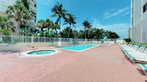 Renovated Beachfront Condo, Best Views On Marco Island!!