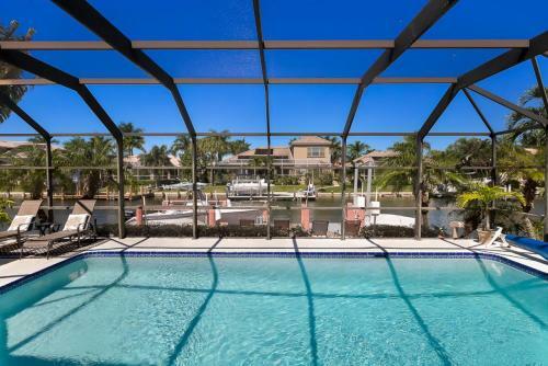 Waterfront Playground In Paradise Awaits!