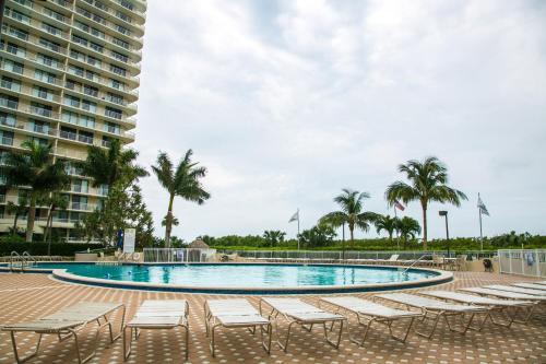 South Seas Tower 3 #1005 - Beachfront 2/2 Long Beach Views!