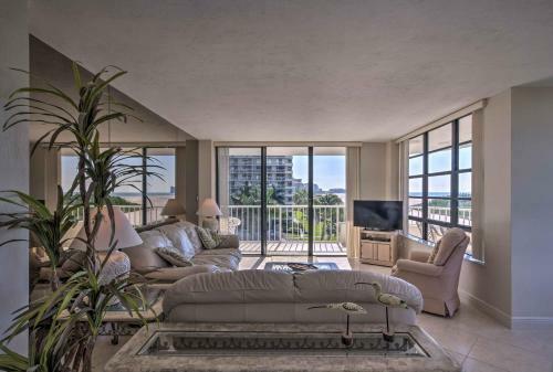 Apartamento Luxe Getaway With Community Amenities, Walk To Beach!