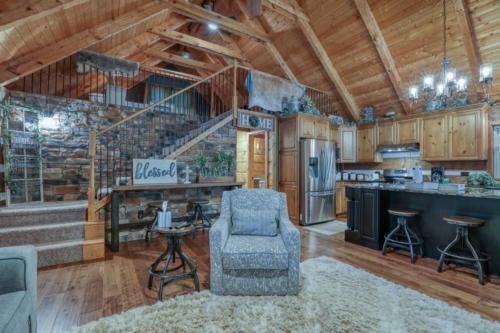 God's Country - 3 Bedrooms, 2 Baths, Sleeps 7 Home