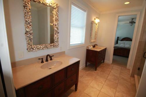 619 Dolphin Road - Six Bedroom House