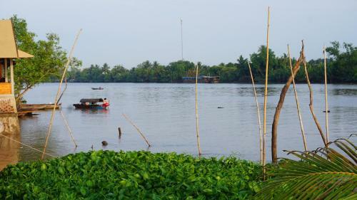 Hong Thai River Side Homestay