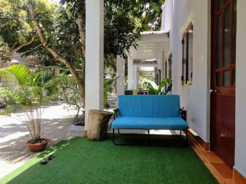Eden House & Coffee Con Dao