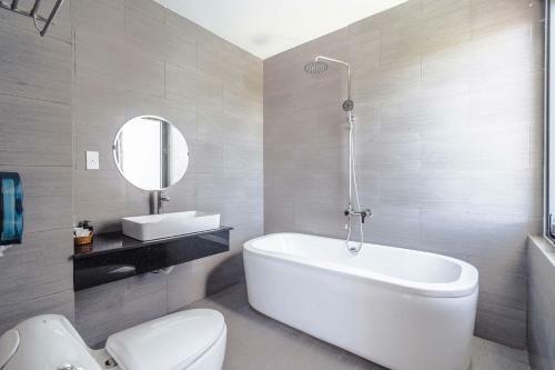 ?� L?t Mega Sky Hotel