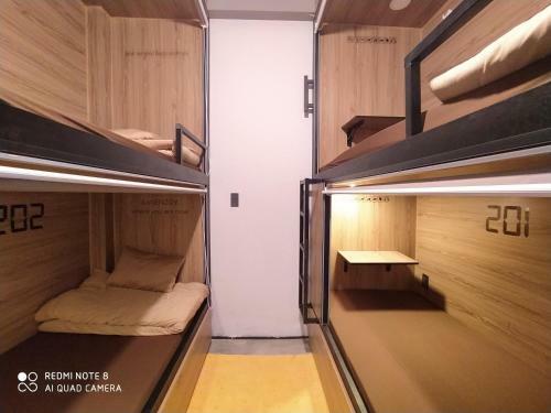 Albergue Ben's House Capsule Homestay
