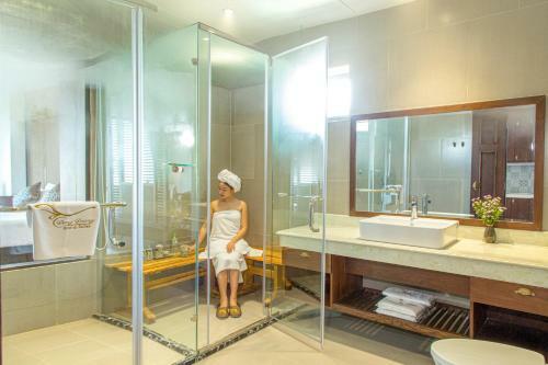 Dong Duong Hotel & Suites