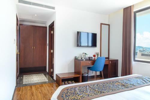 Dong Duong Hotel & Suites