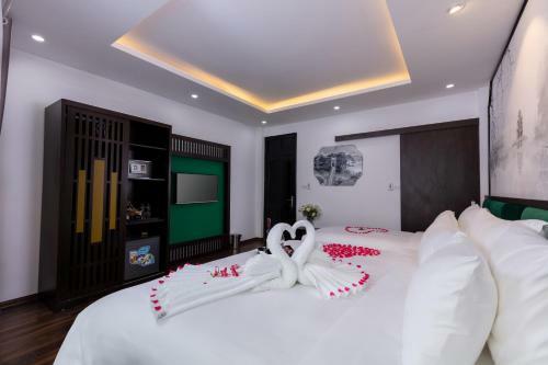 Hanoi Lullaby Hotel And Travel