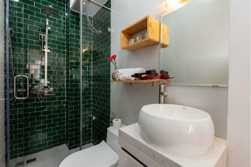 Hanoi Lullaby Hotel And Travel