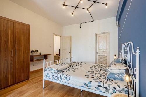 Aparta Service Apartment