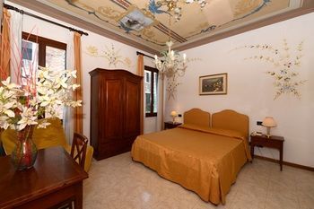 Hotel Iris(.)