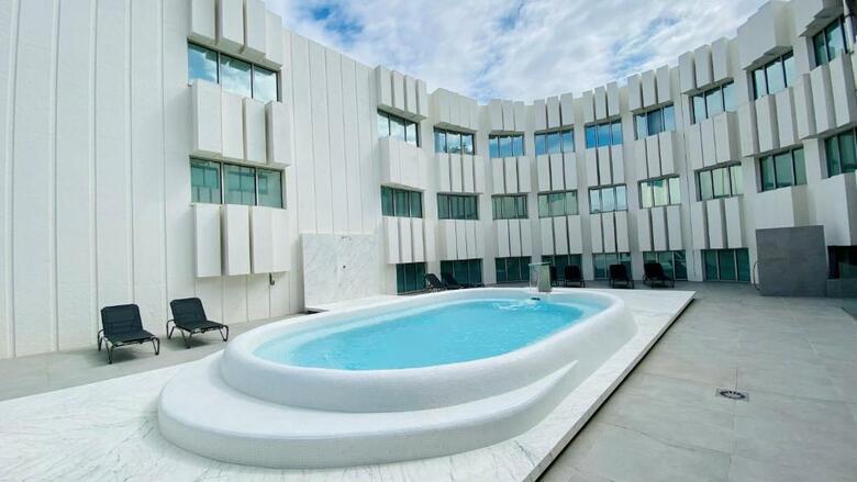 Hotel Port Valencia Azafata