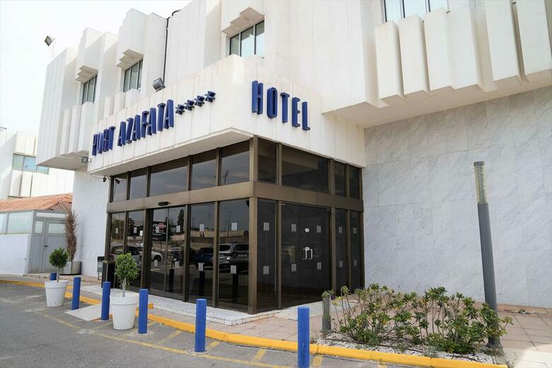 Hotel Port Valencia Azafata