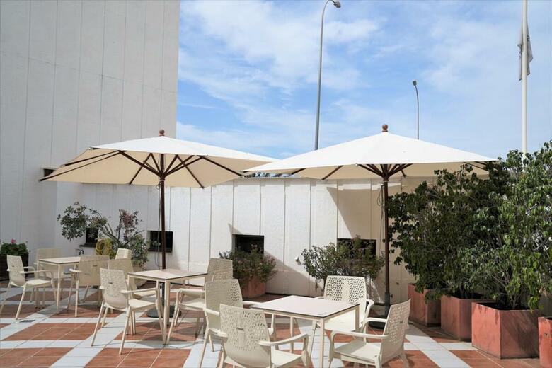 Hotel Port Valencia Azafata