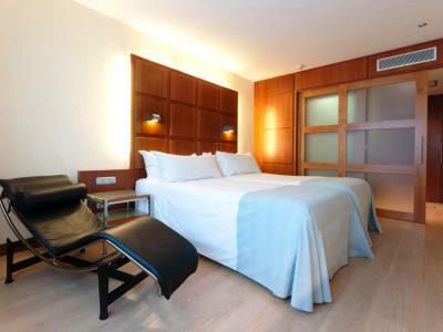 Hotel Port Valencia Azafata