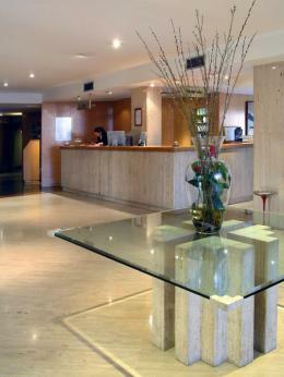 Hotel Port Valencia Azafata