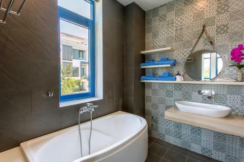 Hoi An Vivian Blue Villa