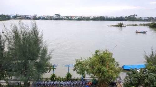 Triple Riverside Villa Hotel Hoian