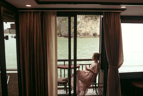Sena Cruises - Wonder On Lan Ha Bay