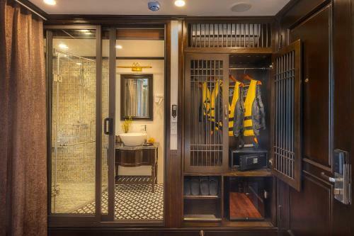 Sena Cruises - Wonder On Lan Ha Bay