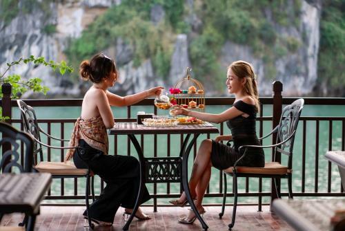 Sena Cruises - Wonder On Lan Ha Bay