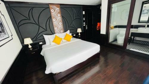 Sky Cruises Ha Long