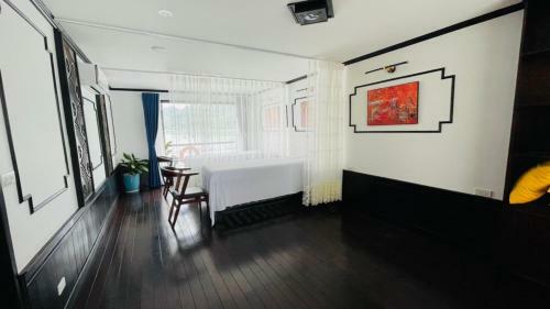 Sky Cruises Ha Long