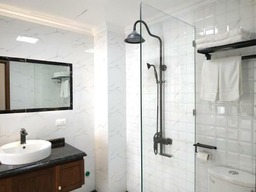 Kh�ch S?n Ng?c Lan H? Long Hotel
