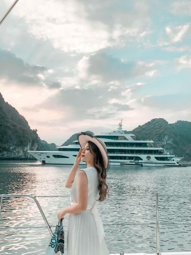 Scarlet Pearl Cruises