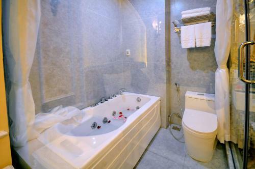 Hotel Alpha Bird Nha Trang - Managed By Rhm Group