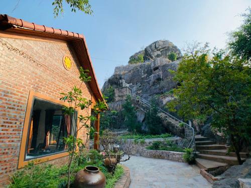 Trang An Mountainside Homestay