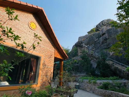 Trang An Mountainside Homestay