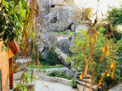 Trang An Mountainside Homestay