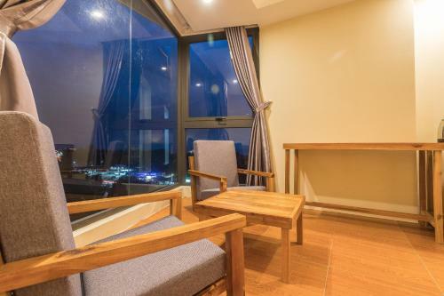 Golden Daisy Hotel