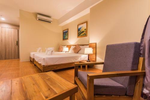 Golden Daisy Hotel