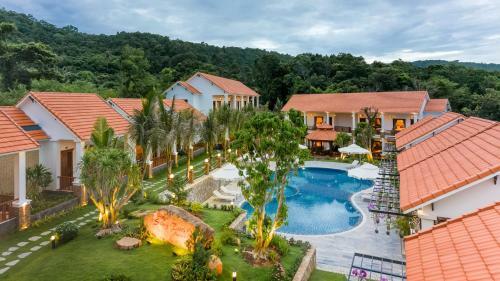 Hostal Bungalow S�ng T??i Mountains