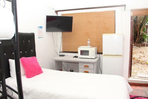 Hostal Demepran Grove B & B