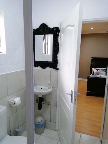 Hostal More-inn Guest House