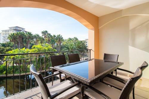 Island Club Apartments