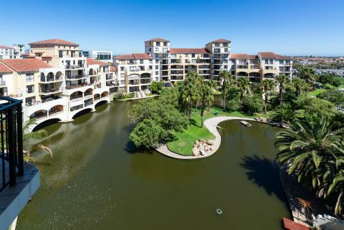 Island Club Apartments