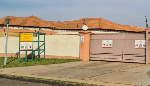 Hostal Moy Invest Holdings Mahlale