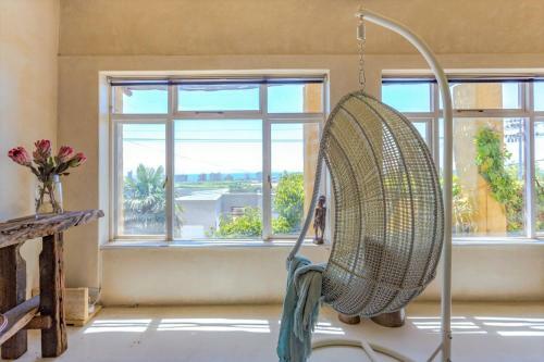 Sun & Sea In A Downtown Mediterranean Villa