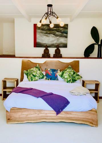 Sun & Sea In A Downtown Mediterranean Villa