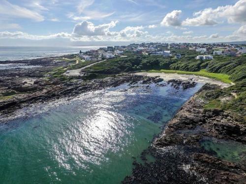 Gansbaai Seafront Holiday House - "ons C-huis"
