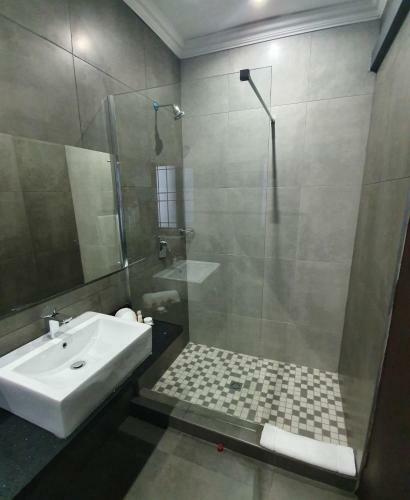 La Orchard Hotel
