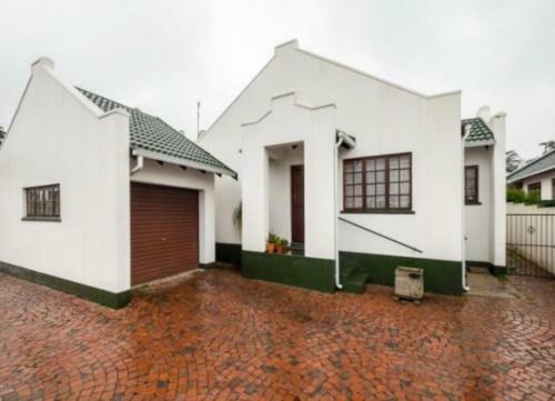 Impeccable 3-bed House In Krugersdorp