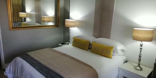 Hostal Gold Crest Guesthouse