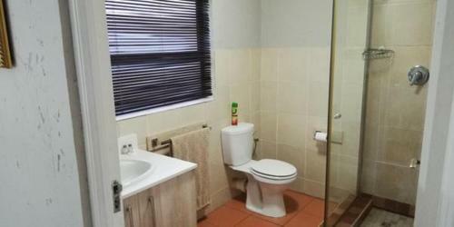 Hostal Gold Crest Guesthouse